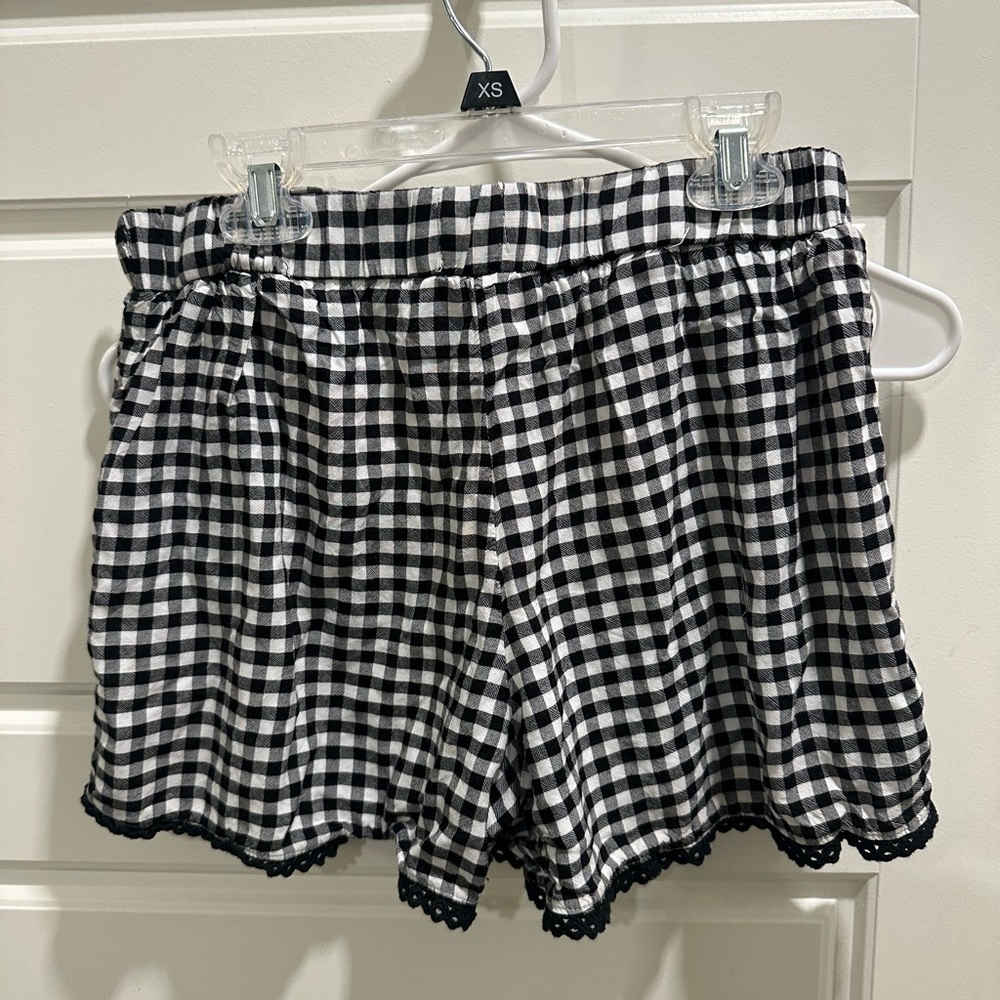 Checkered pull on shorts